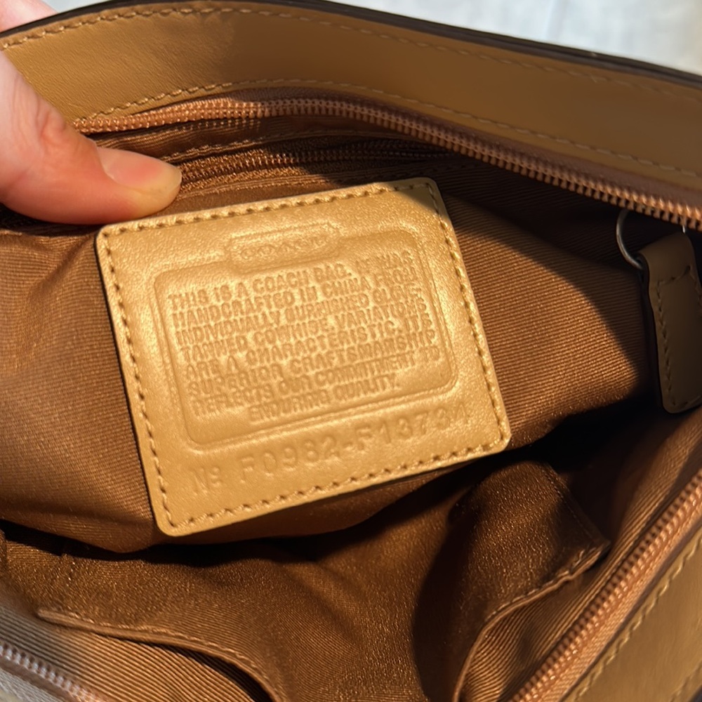 Coach purse - Picture 4 of 4